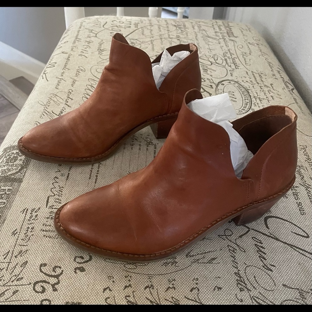 Kelsi Dagger Brooklyn booties, size 6